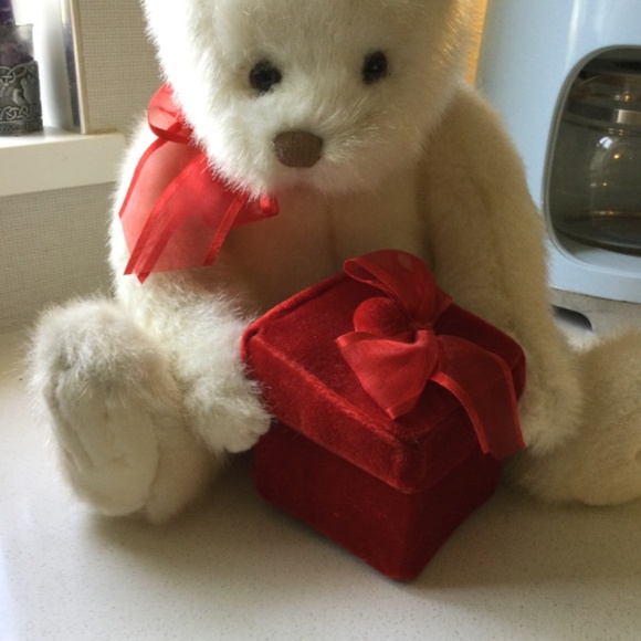 GUND Bear with red gift box - Picture 7 of 8